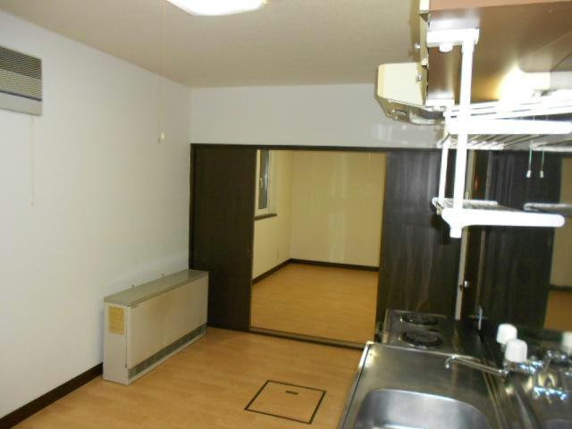 レジデンスマルカワの居間・リビング