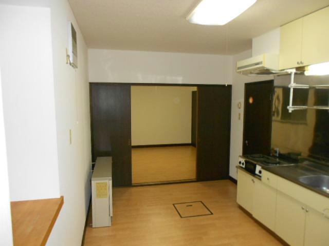 レジデンスマルカワの居間・リビング