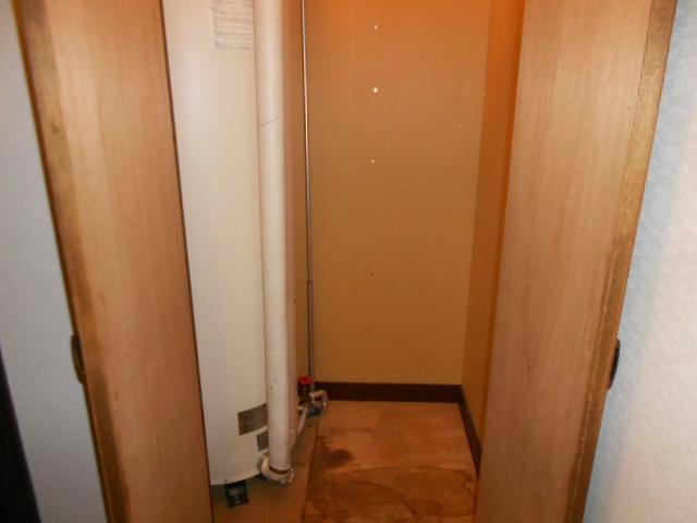 レジデンスマルカワの玄関