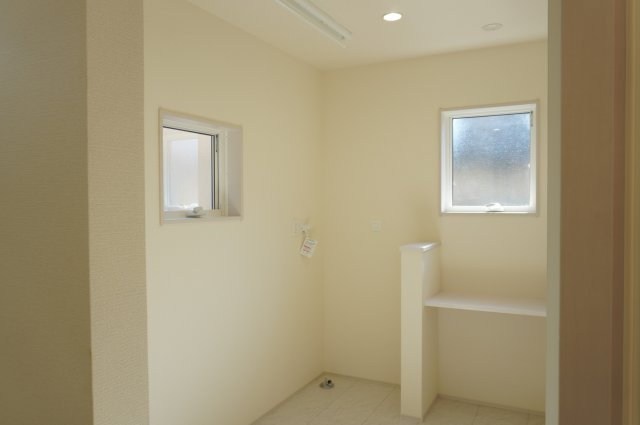 越谷市弥栄町1丁目 新築分譲住宅のランドリースペース