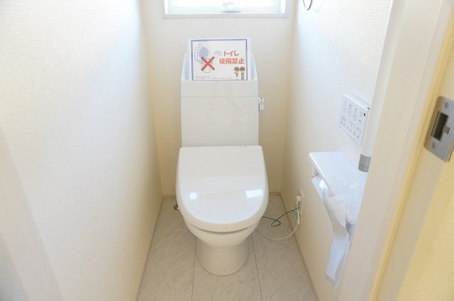 越谷市弥栄町1丁目 新築分譲住宅のトイレ|1階