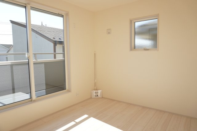 越谷市弥栄町1丁目 新築分譲住宅の洋室|5.3帖（南西側）