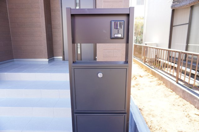 越谷市弥栄町1丁目 新築分譲住宅のその他|インターホン機能・宅配BOX付き門柱