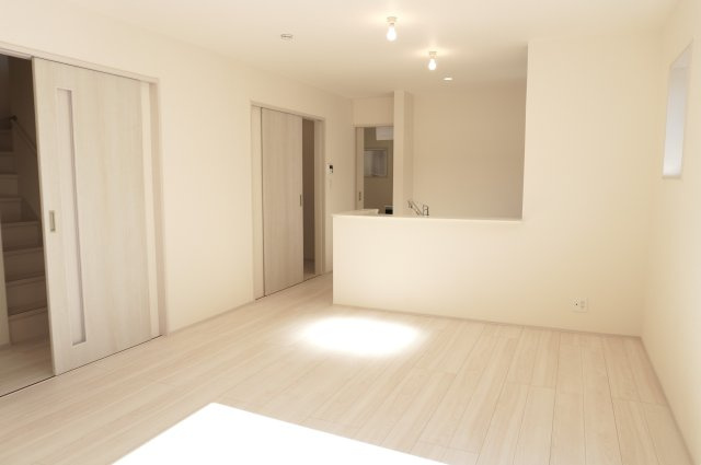 越谷市弥栄町1丁目 新築分譲住宅の居間・リビング