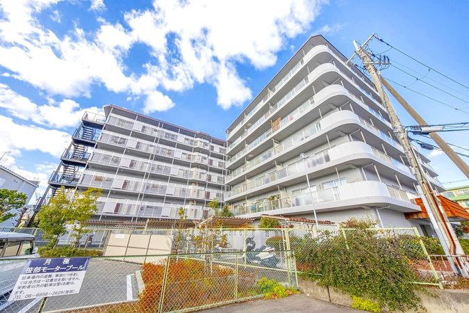 千里第2泉ヶ丘スカイハイツの外観