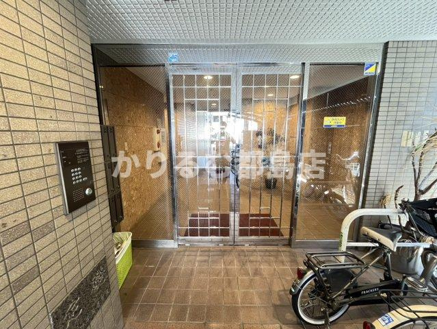 大阪市都島区都島本通４丁目の賃貸マンションのエントランス