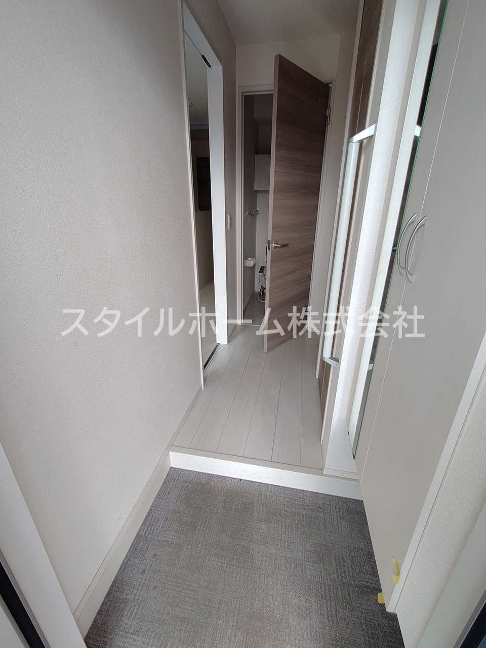 プランドールⅦ B棟の玄関|別部屋写真です。