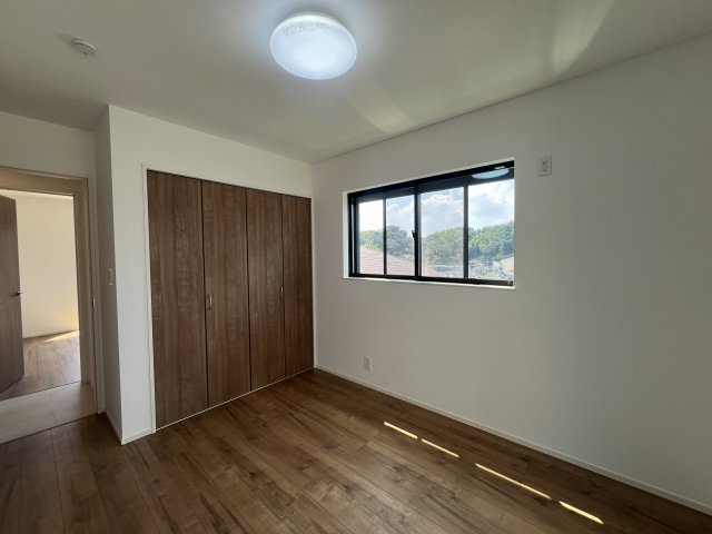 美しが丘の名の通りハイデザイン！【青葉区美しが丘4丁目】新築戸建の洋室|使い勝手のいい洋室です