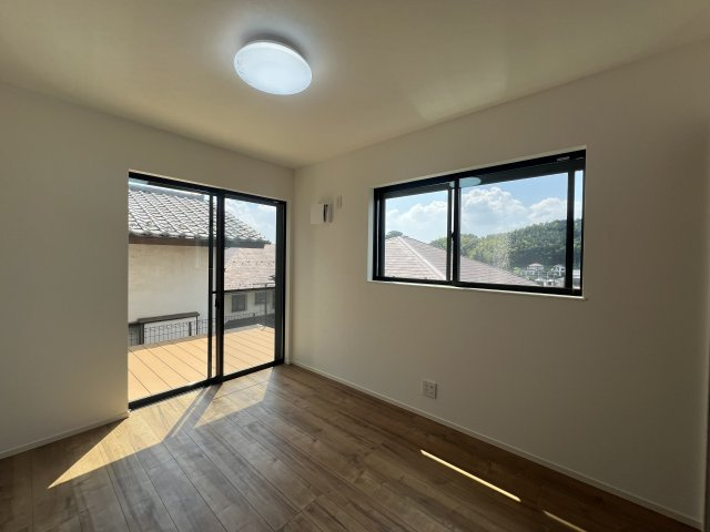 美しが丘の名の通りハイデザイン！【青葉区美しが丘4丁目】新築戸建の洋室|明るい洋室です