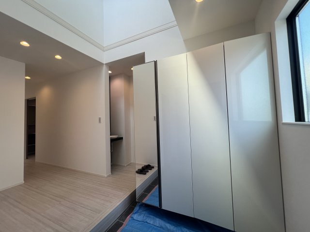 美しが丘の名の通りハイデザイン！【青葉区美しが丘4丁目】新築戸建の玄関|玄関です