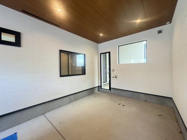 美しが丘の名の通りハイデザイン！【青葉区美しが丘4丁目】新築戸建の駐車場|ガレージ付き