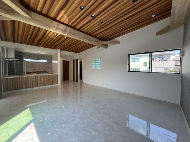 美しが丘の名の通りハイデザイン！【青葉区美しが丘4丁目】新築戸建の居間・リビング