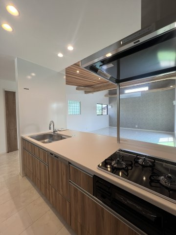 美しが丘の名の通りハイデザイン！【青葉区美しが丘4丁目】新築戸建のキッチン|キッチンでお料理をお楽しみください