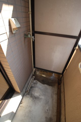 【設備】 | メゾン楠 | 室外洗濯機置き場