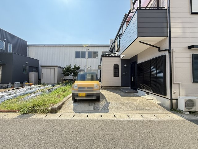 高知市南金田の一戸建ての駐車場