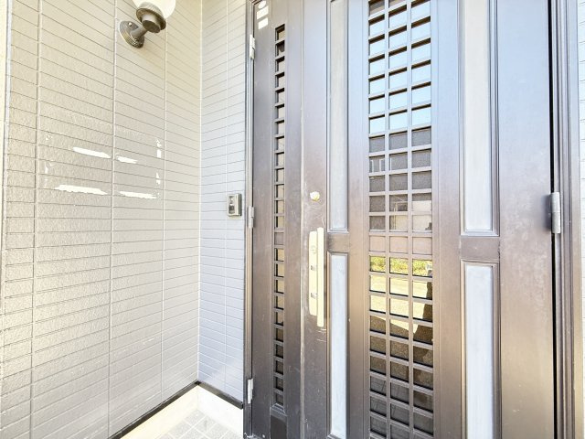 高知市南金田の一戸建てのエントランス