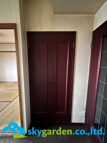 鶴巻温泉サマリヤマンションの玄関