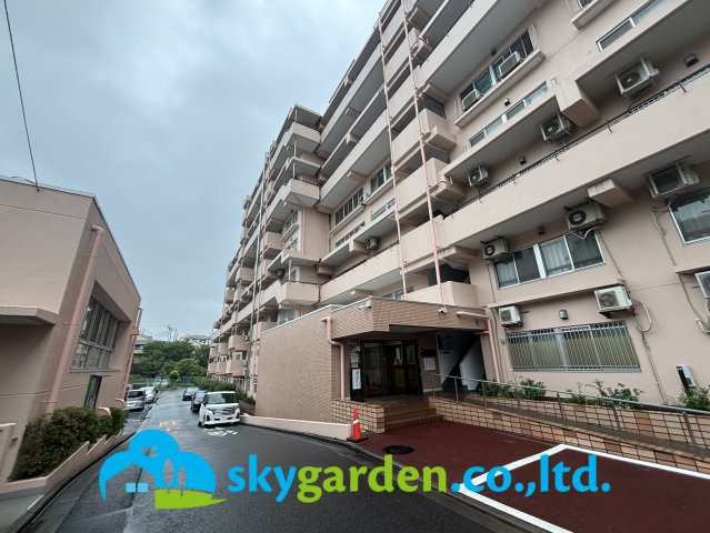鶴巻温泉サマリヤマンションの外観