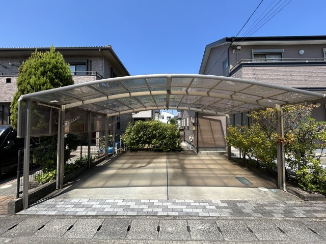 阿南市才見町光の大地中古戸建ての駐車場