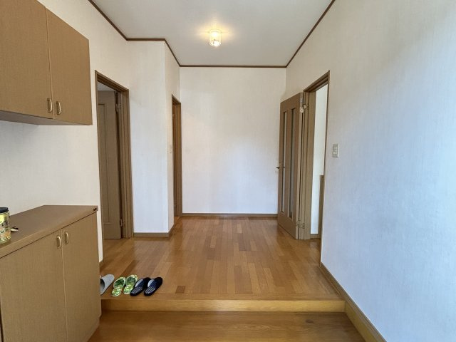 阿南市才見町光の大地中古戸建ての玄関