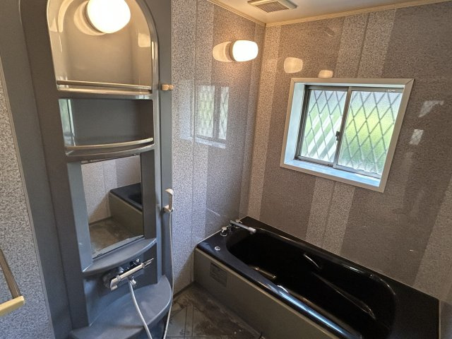 阿南市才見町光の大地中古戸建ての浴室