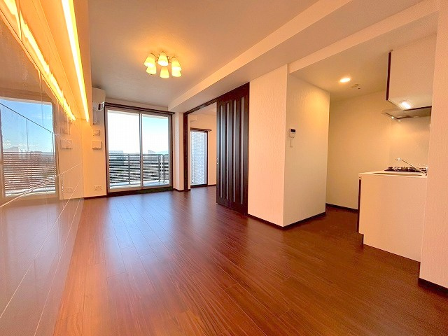 プレジオ西中島ASIANの居間・リビング