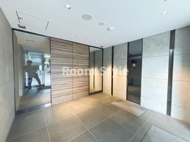 オープンレジデンシア高田馬場のエントランス|空室のためご都合に合わせてご内覧できます
お問合せはお電話でもお受付しております。
03-6450-5211