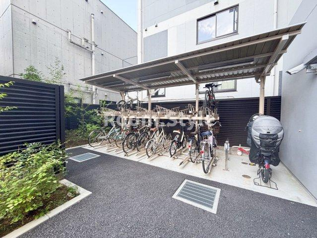 オープンレジデンシア高田馬場の駐輪場|空室のためご都合に合わせてご内覧できます
お問合せはお電話でもお受付しております。
03-6450-5211