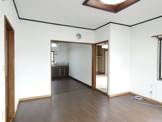 昭和中央１－４３－４貸家の居間・リビング