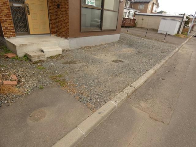 昭和中央１－４３－４貸家の駐車場