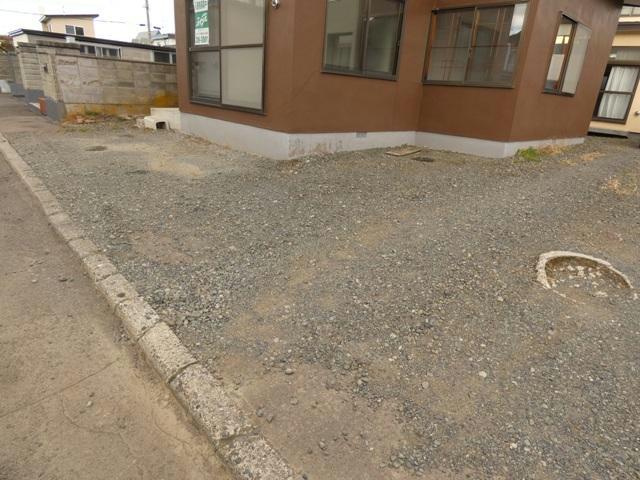 昭和中央１－４３－４貸家の駐車場