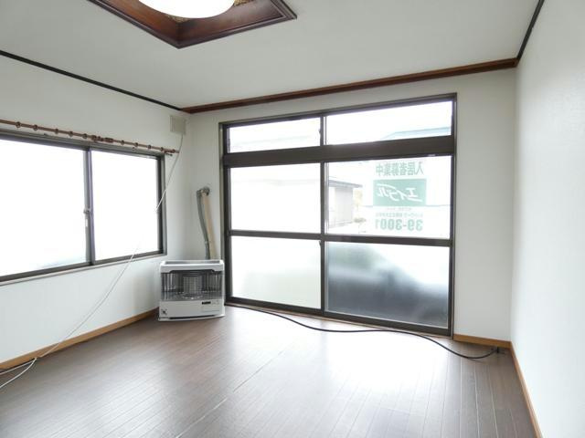 昭和中央１－４３－４貸家の居間・リビング