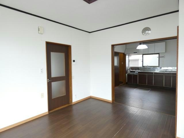 昭和中央１－４３－４貸家の居間・リビング