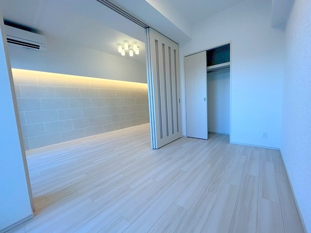 プレジオ西中島ASIANの洋室