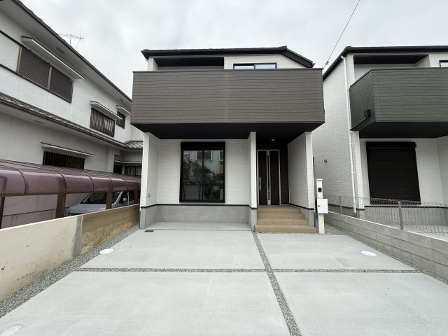 西区伊川谷町潤和新築②号棟の駐車場
