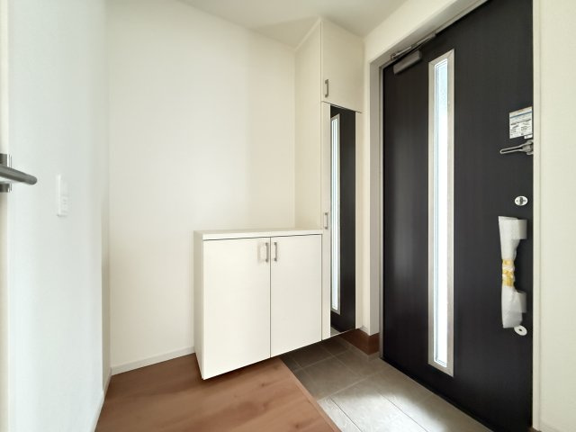 西区伊川谷町潤和新築②号棟の玄関