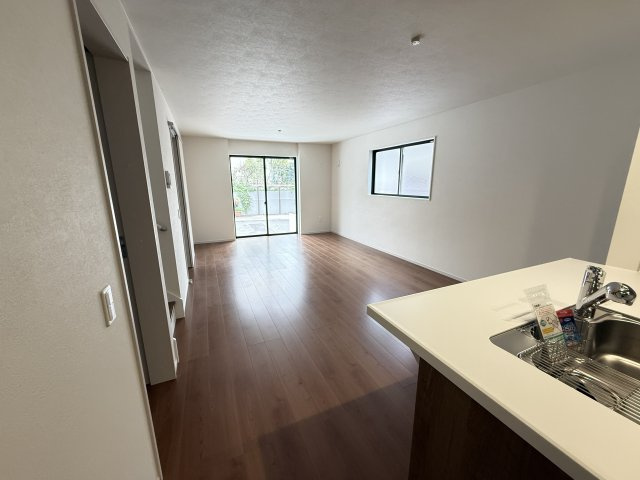 西区伊川谷町潤和新築②号棟の居間・リビング