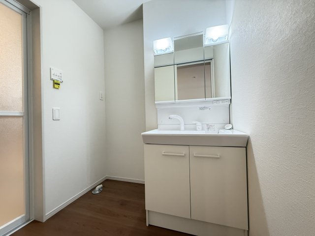 西区伊川谷町潤和新築②号棟の洗面所