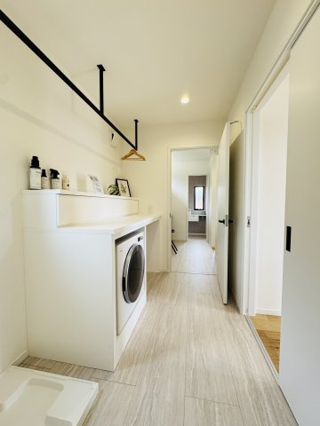 Koshigoe Base｜江ノ島を日常にする、理想の拠点の居間・リビング