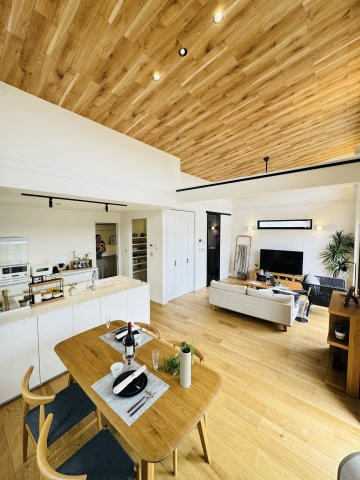 Koshigoe Base｜江ノ島を日常にする、理想の拠点の居間・リビング