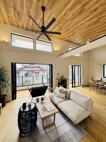 Koshigoe Base｜江ノ島を日常にする、理想の拠点の居間・リビング