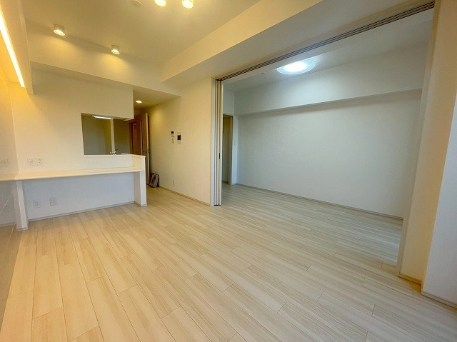 プレジオ西中島ASIANの居間・リビング