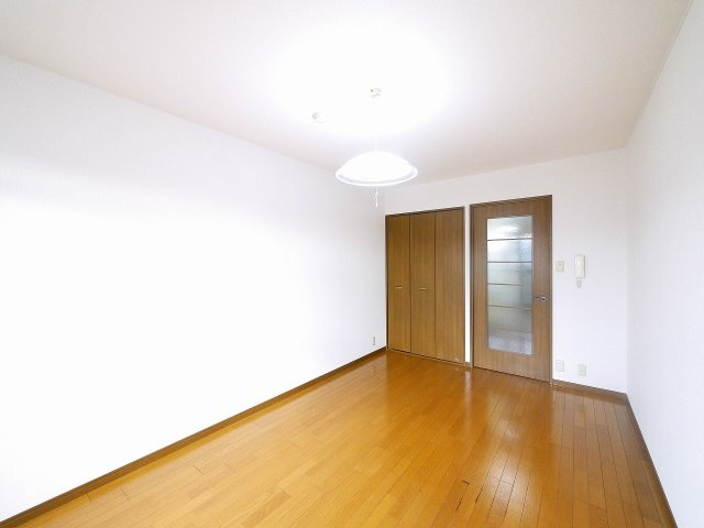 杉ヶ中町ビルの洋室|落ち着いた色調の洋室です