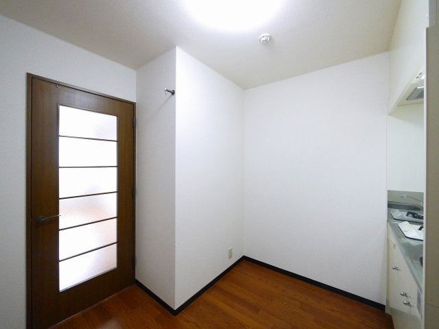 杉ヶ中町ビルのキッチン|コンパクトなキッチンで掃除もラクラク