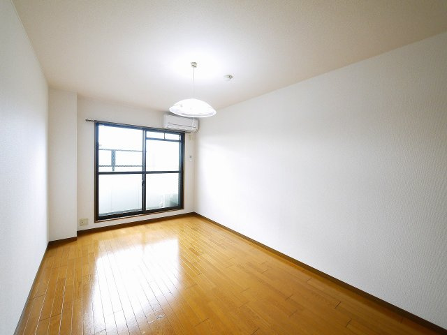 杉ヶ中町ビルの洋室|広々とした洋室です