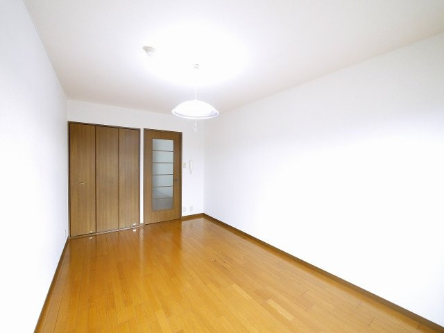 杉ヶ中町ビルの洋室|広々とした洋室です