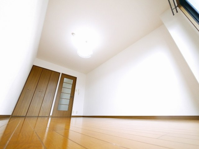 杉ヶ中町ビルの洋室|落ち着いた色調の洋室です