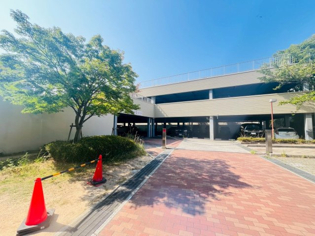 リブコートフェリスガーデン垂水の駐車場