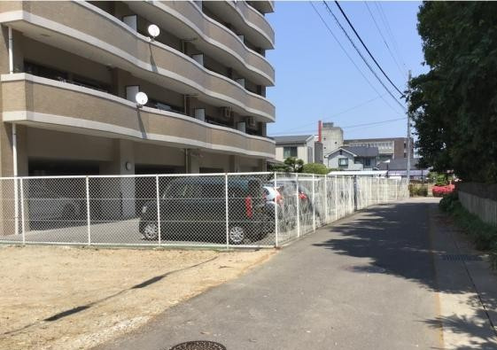 繁本町　売土地の前面道路含む現地写真