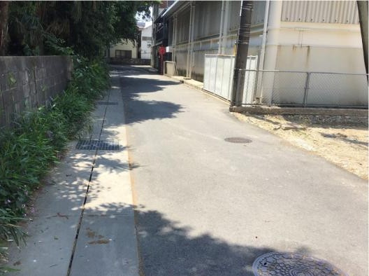 繁本町　売土地の前面道路含む現地写真